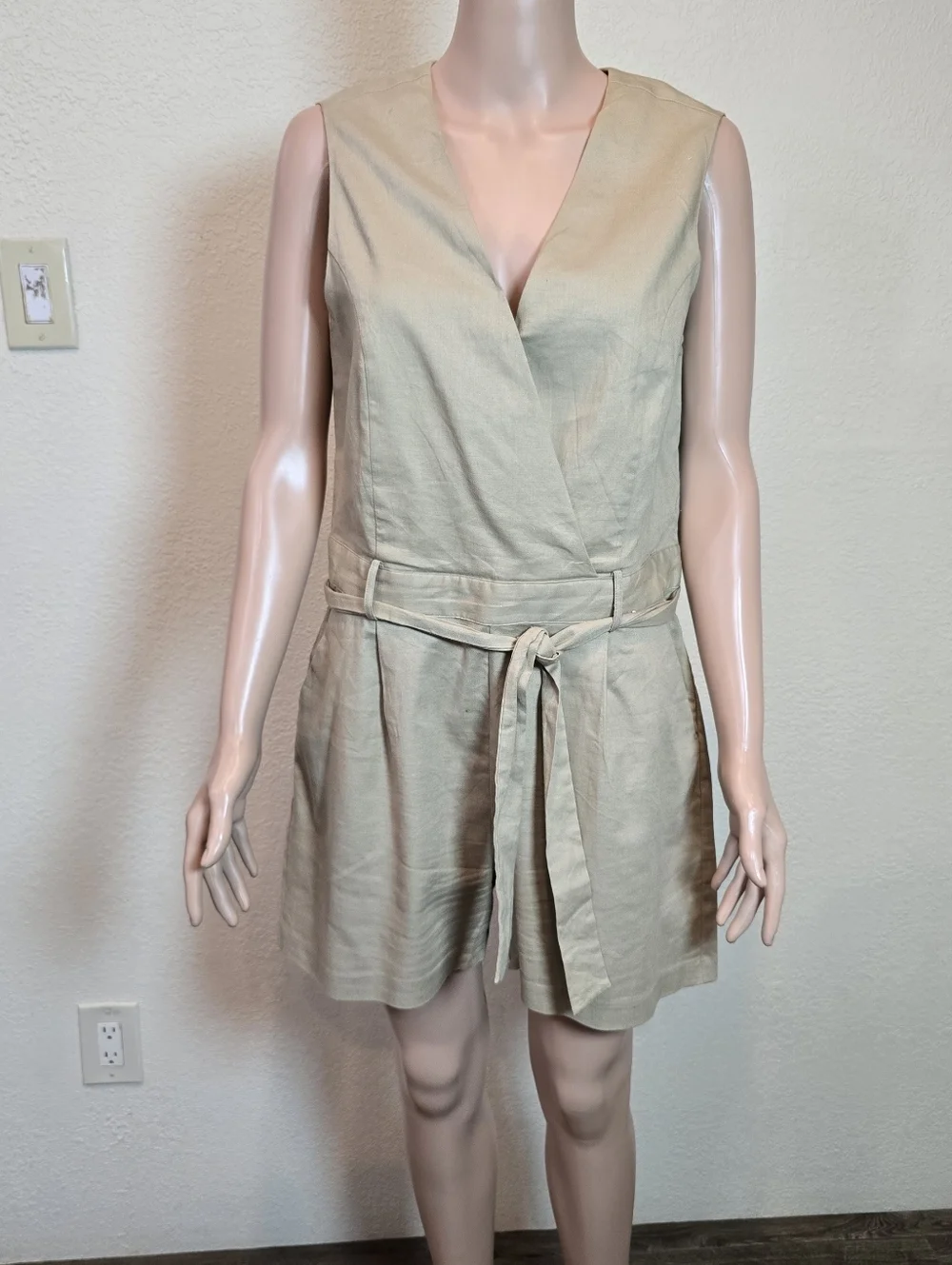 BANANA REPUBLIC Romper One Piece Shorts Womens 8 Beige Linen Blend - Picture 9 of 14